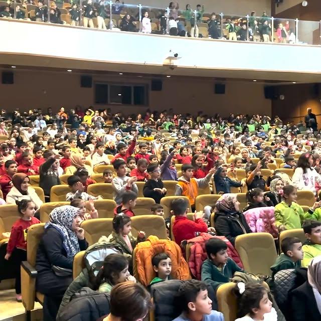 Malatya'da Arı Maya Çocuk Tiyatrosu Gösterisi: ÖNEM Projesi Kapsamında Rengarenk Bir Eğlence