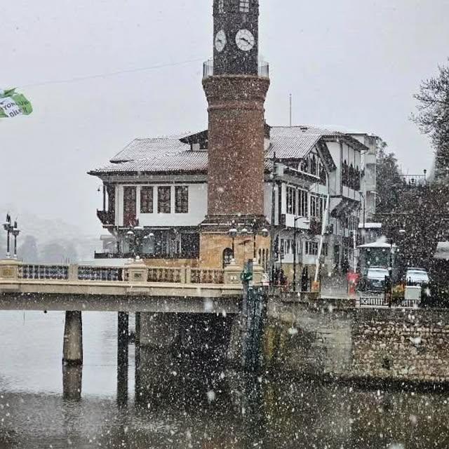 Amasya'da Kar Yağışı Şehirde Beyaz Ceket Giydirdi