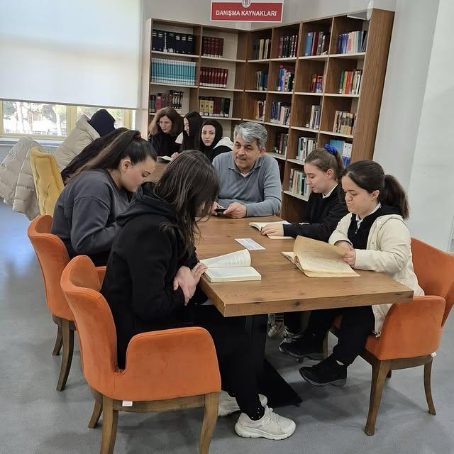 İlduş Hatun Kız Mesleki ve Teknik Anadolu Lisesi Öğrencileri Kütüphanemizi Ziyaret Etti
