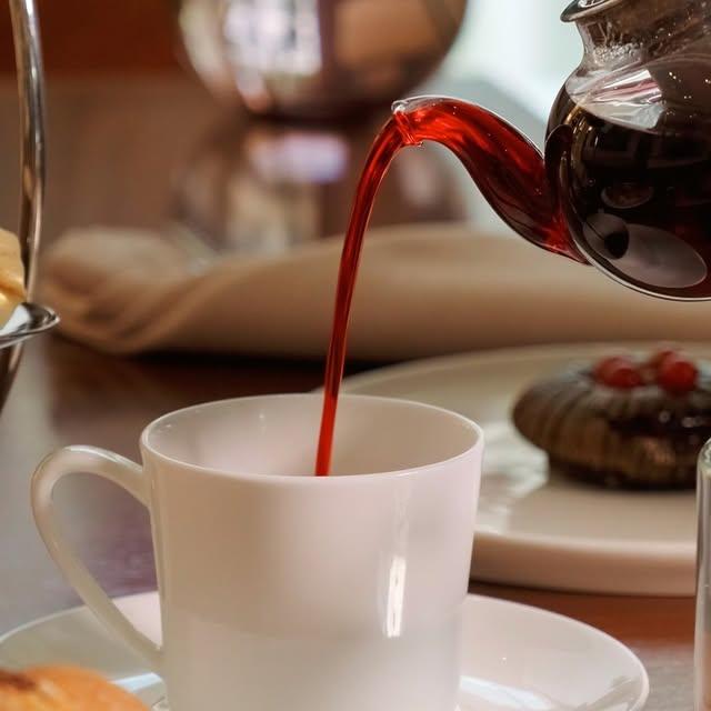 Swissotel Büyük Efes'te Çay Saatinde Ronnefeldt Çayları ve Swiss Gourmet Lezzetleri