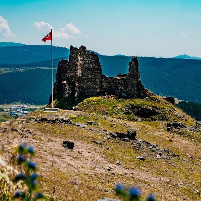 Tarihseverler için Kinzi Kalesi