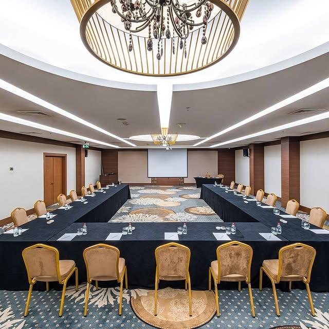 Holiday Inn Ankara Çukurambar: Modern Toplantı Salonları ve Profesyonel Hizmetler