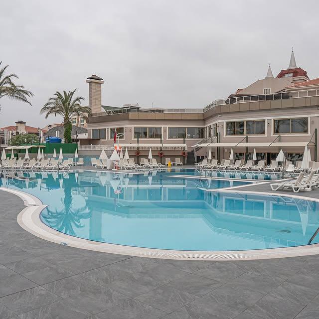 Aydınbey Famous Resort Otel: Lüks Tatilinizi Planlayın