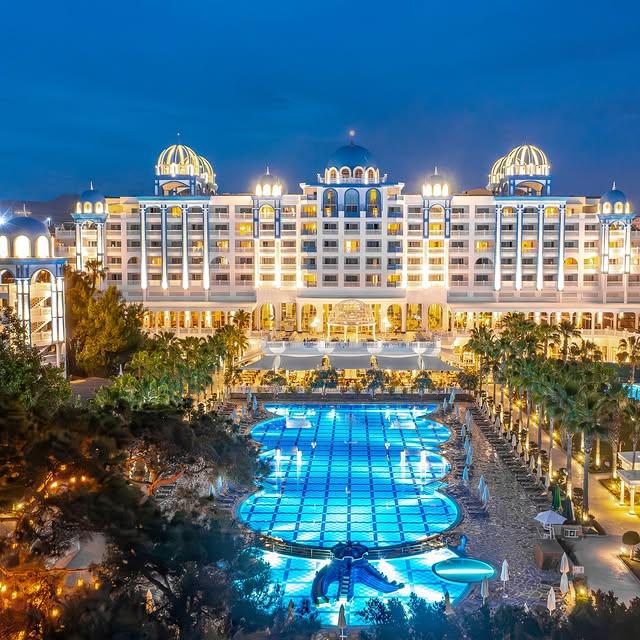 Rubi Platinum Spa Resort'un Büyüleyici Güzelliği Geceyi Aydınlatıyor