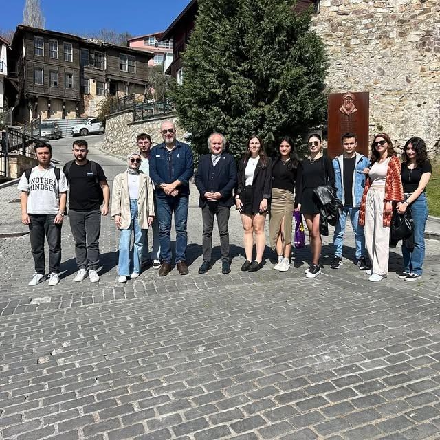 İzmit Belediyesi, Kocaeli Üniversitesi Öğrencileriyle Kültür Sanat Projeleri Hakkında Görüşme Yaptı
