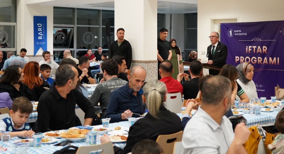 Balıkesir Üniversitesi Personeli Geleneksel İftar Sofrasında Buluştu