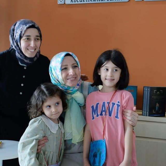 Kocaeli'de Çocuk Tiyatrosuyla Masalsı Bir Gün Yaşandı