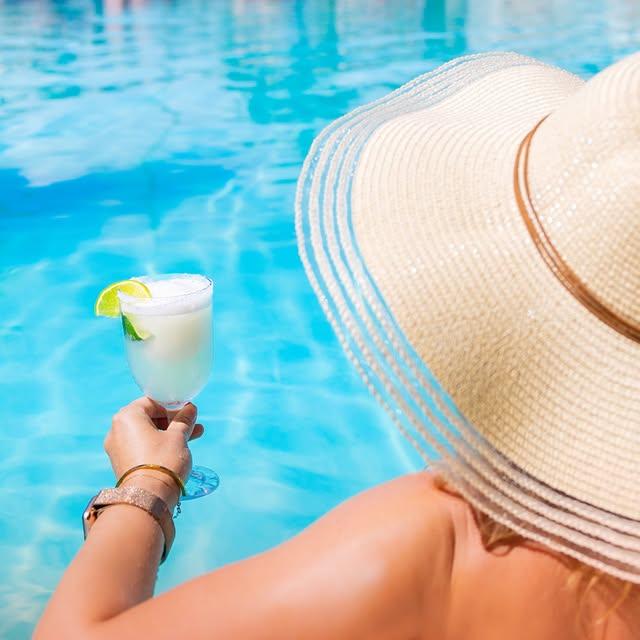 Muğla'da Mandarin Resort Otel, Misafirlerine Havuz Keyfi ve Özel Kokteyller Sunuyor