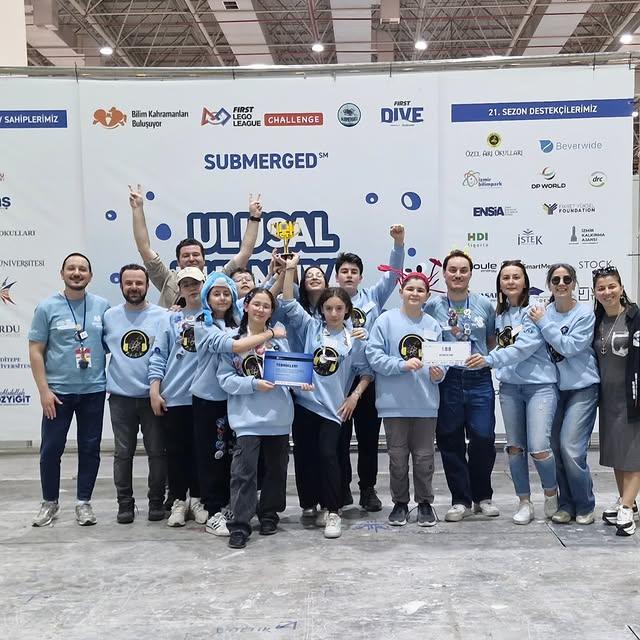 Gölcük'teki Öğrenciler, FIRST LEGO League Yarışmasında Amerika Bileti Kazandı