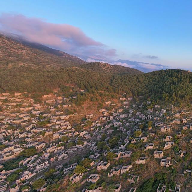 Kayaköy: Yüzyıllık Tarihin İzlerini Taşıyan Terk Edilmiş Bir Köy