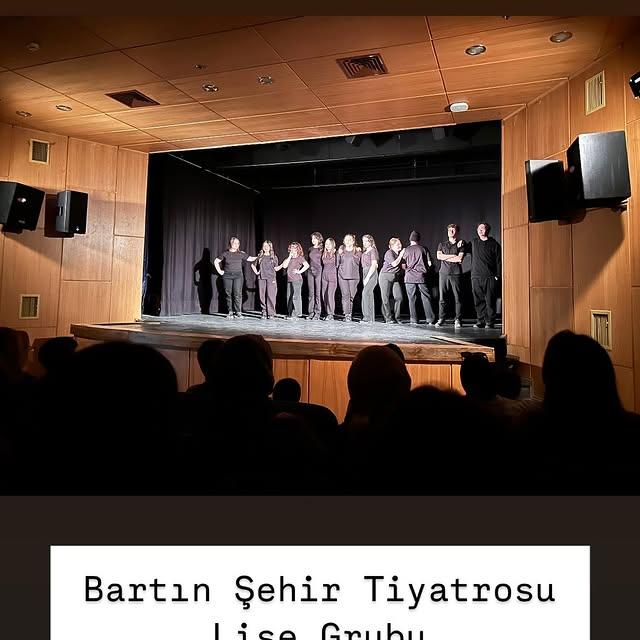 Bartın Şehir Tiyatrosu'ndan Gençlerin Sahnedeki Gücü: 