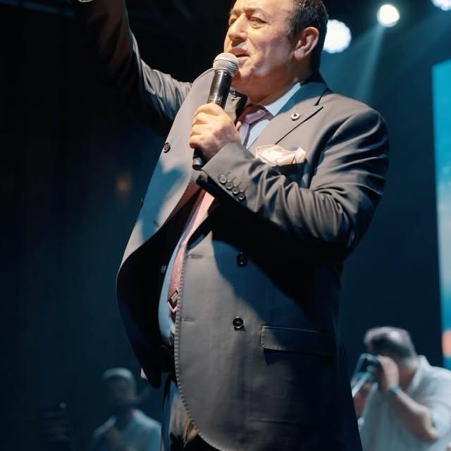 Dedeman Konya'da Mahmut Tuncer Konseri Coşku Yaratı