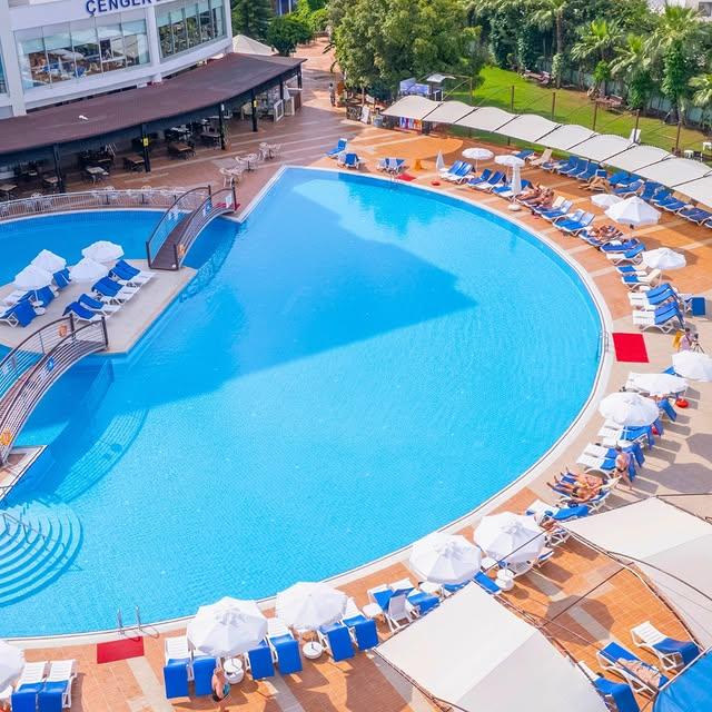Çenger Beach Resort'ta Yüzme Keyfi ve Tatil Coşkusu