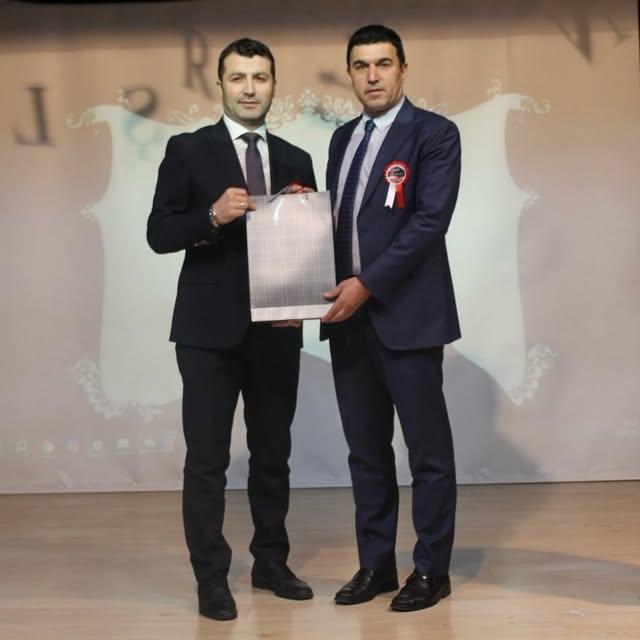 Çelik Sanayi Ortaokulu Müdürü İbrahim Yıldız'a Kütüphane Onur Ödülü