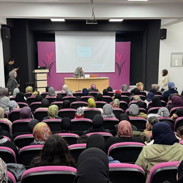 Arnavutköy Kadınların Gazze'ye Desteği: Duygusal Söyleşiler