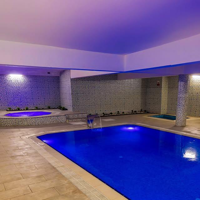 MCG Çakmak Termal Otel, Misafirlerine Kapalı Havuzuyla Dinlenme İmkanı Sunuyor