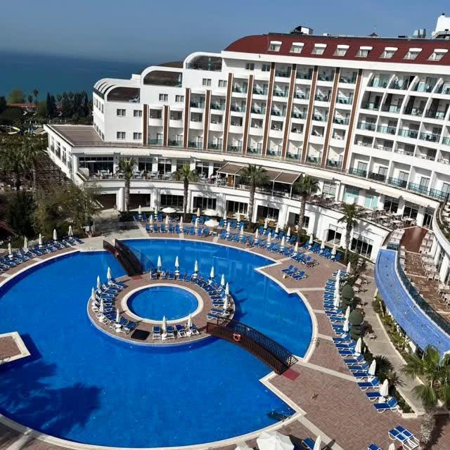 Side Prenses Resort'ta Yangın: Turizm Bölgesinde Panik ve Tatil Kesintisi