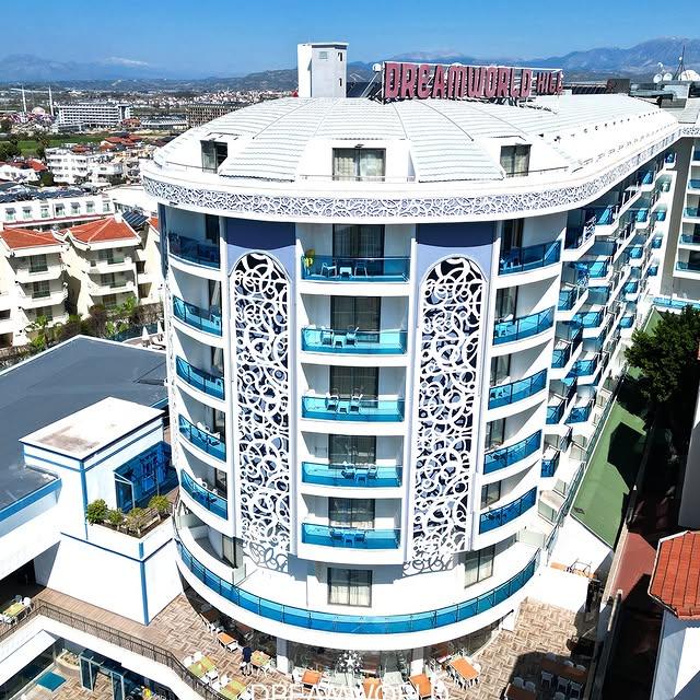 Dream World Hill Oteli, Modern Mimariyle İddialı Bir Giriş Yaptı