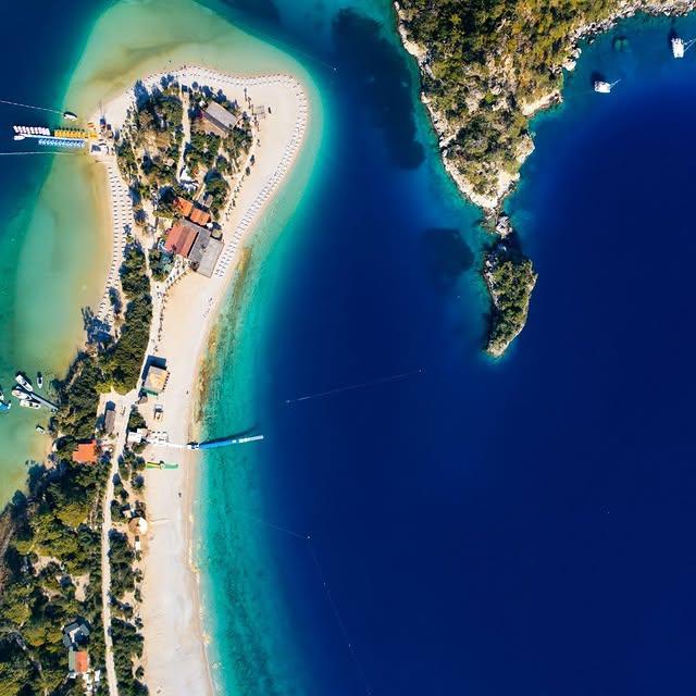 Ölüdeniz’in Büyüleyici Renkleri Turistleri Cevbediyor