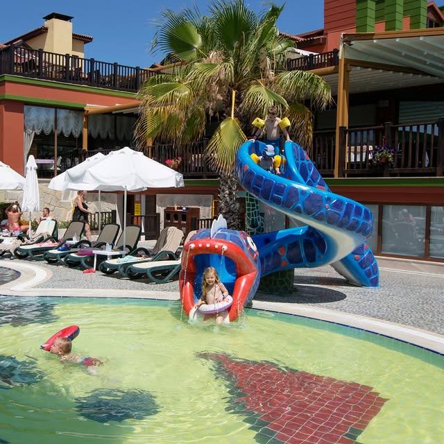 Antalya'da Çocuksuz Tatil Merkezi Alba Resort Açıldı