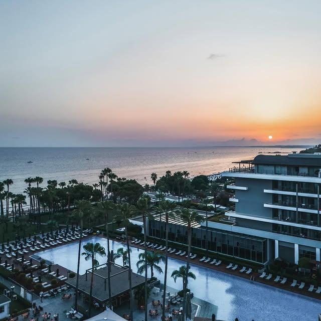 Acanthus Cennet Barut Collection'da Güneşin Batışı