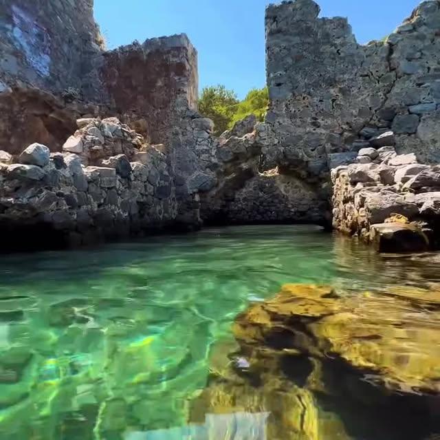 Muğla'nın Gizemli Koyu Hamam Koyu, Tarihi ve Doğal Güzellikleriyle Ziyaretçilerini Büyüleyecek