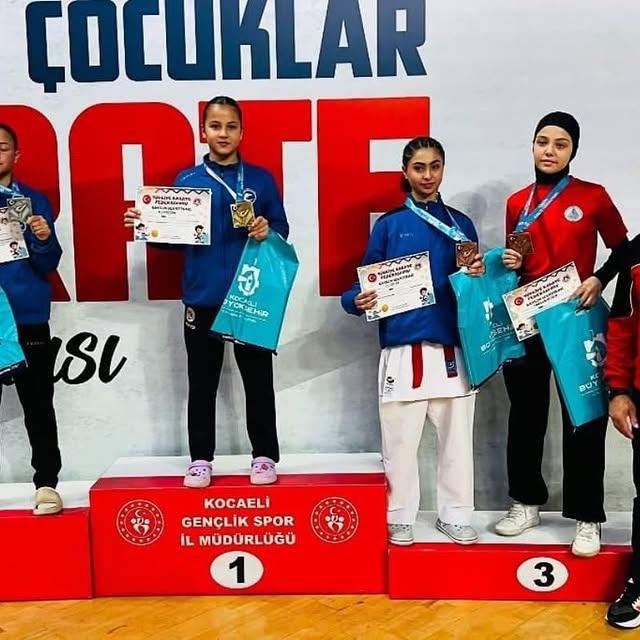 Körfez Gençlerbirliği Karateci Sporcuları Türkiye Şampiyonasında Başarı Elde Etti
