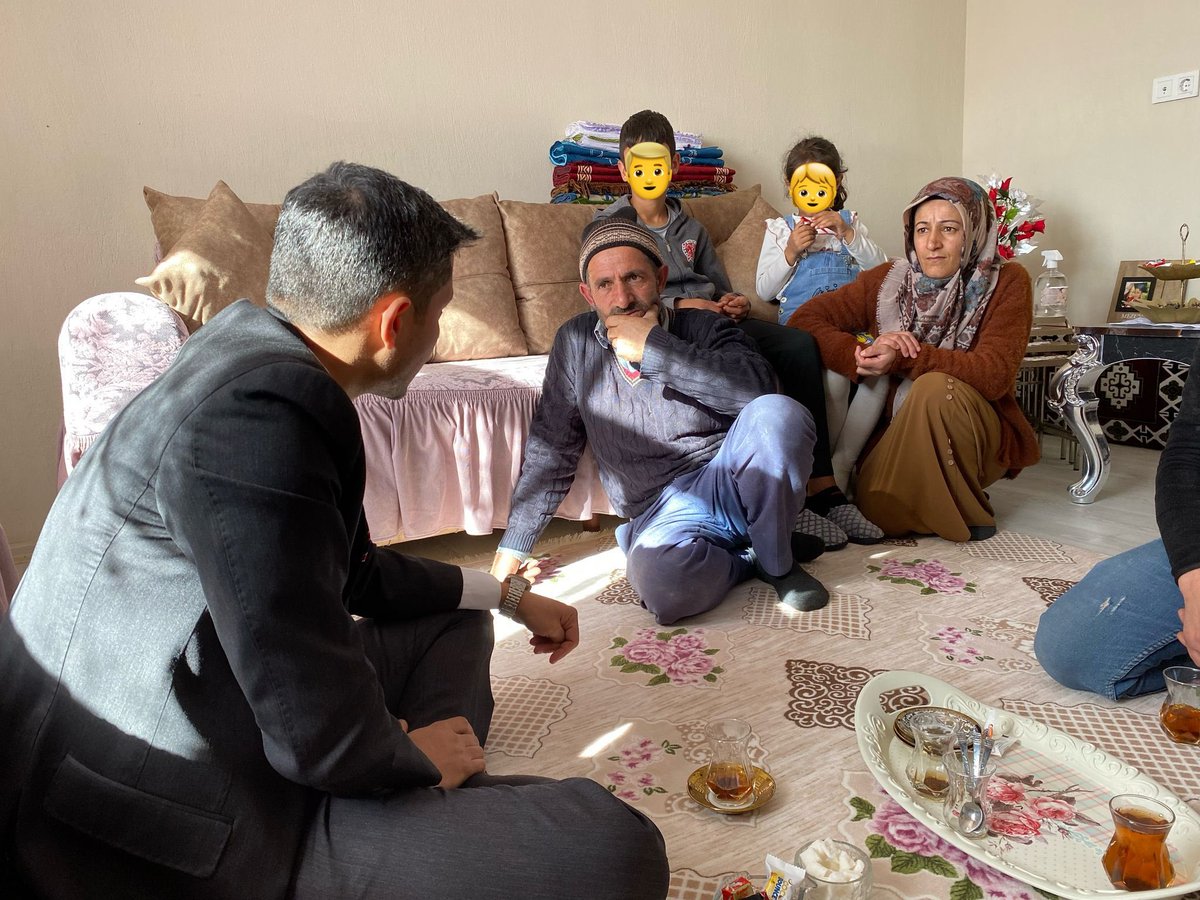 Hamur Kaymakamı Mahir, Yetim Çocuklara Destek Veriyor
