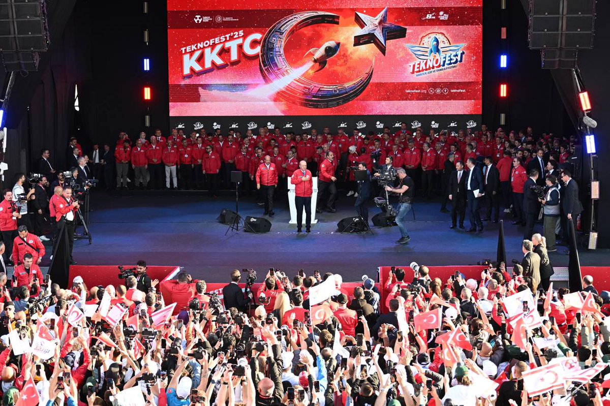 Ulaştırma ve Altyapı Bakanı Uraloğlu, Teknofest KKTC'yi Ziyaret Etti