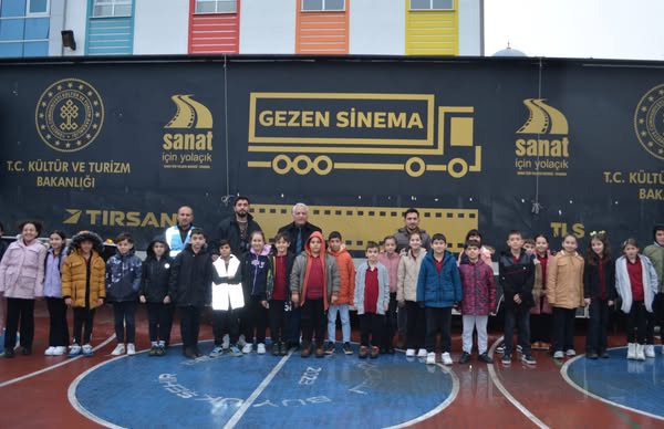 Gezen Sinema Projesi, Anadolu'da Binlerce Çocuğu Beyaz Perdeyle Buluşturdu