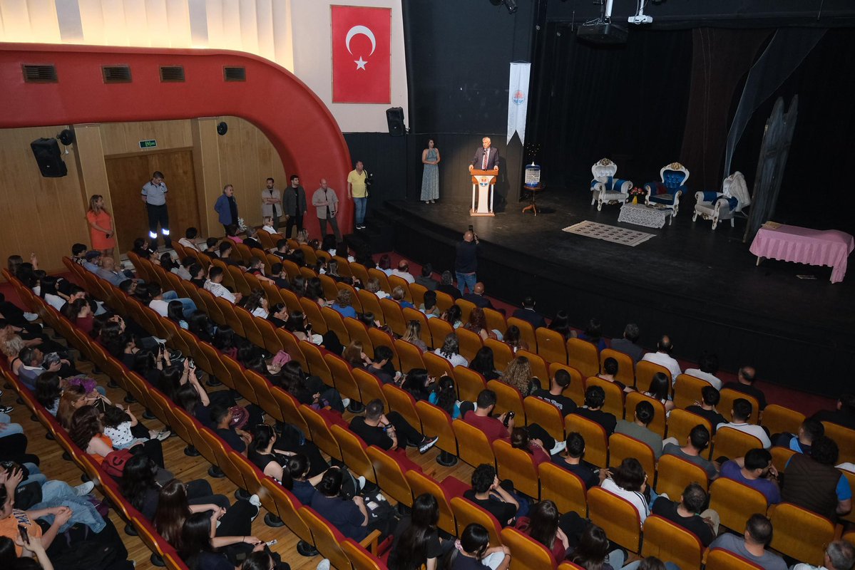 Adana'da Liseler Arası Tiyatro Festivali Başladı