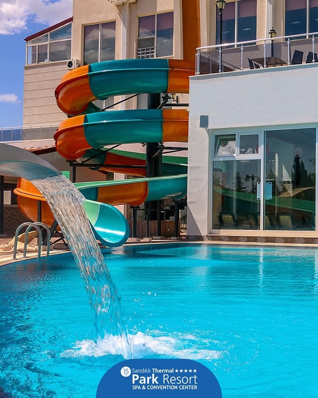 Sandıklı Thermal Park Resort & Spa Convention Center'da Her Mevsim Isıtmalı Havuz Keyfi