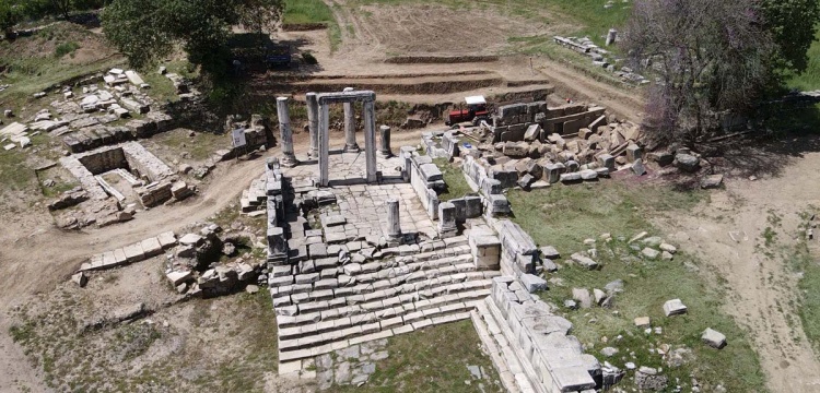 Lagina Hekate Kutsal Alanı'nda Kazılar Devam Ediyor: Giriş Kapısında Önemli Detaylar Ortaya Çıkıyor