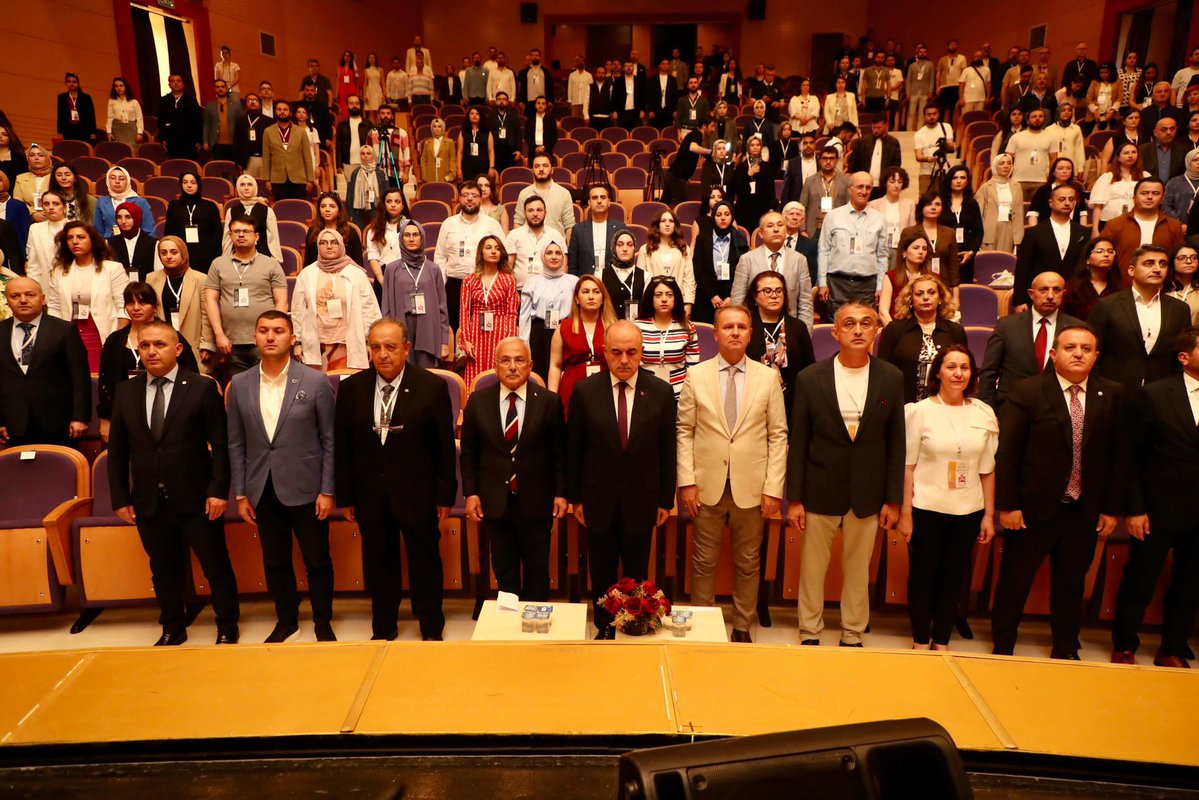 Vali Erol, Doğu Karadeniz Aile Hekimliği Kongresi'nin Açılışına Katıldı