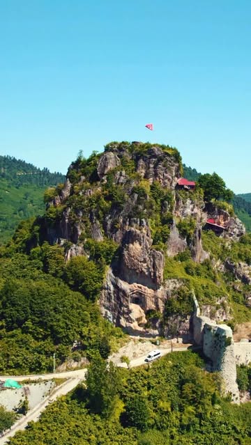 Ünye Kalesi, 2.500 Yıllık Tarihiyle Ziyaretçilerini Bekliyor