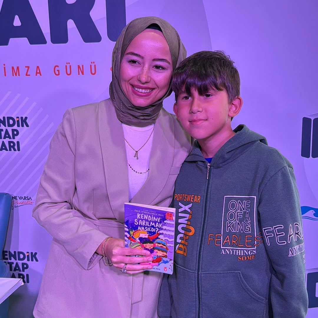 Pendik Kitap Fuarı'nda İrem Oturaklıoğlu Kaya Okurlarıyla Buluştu