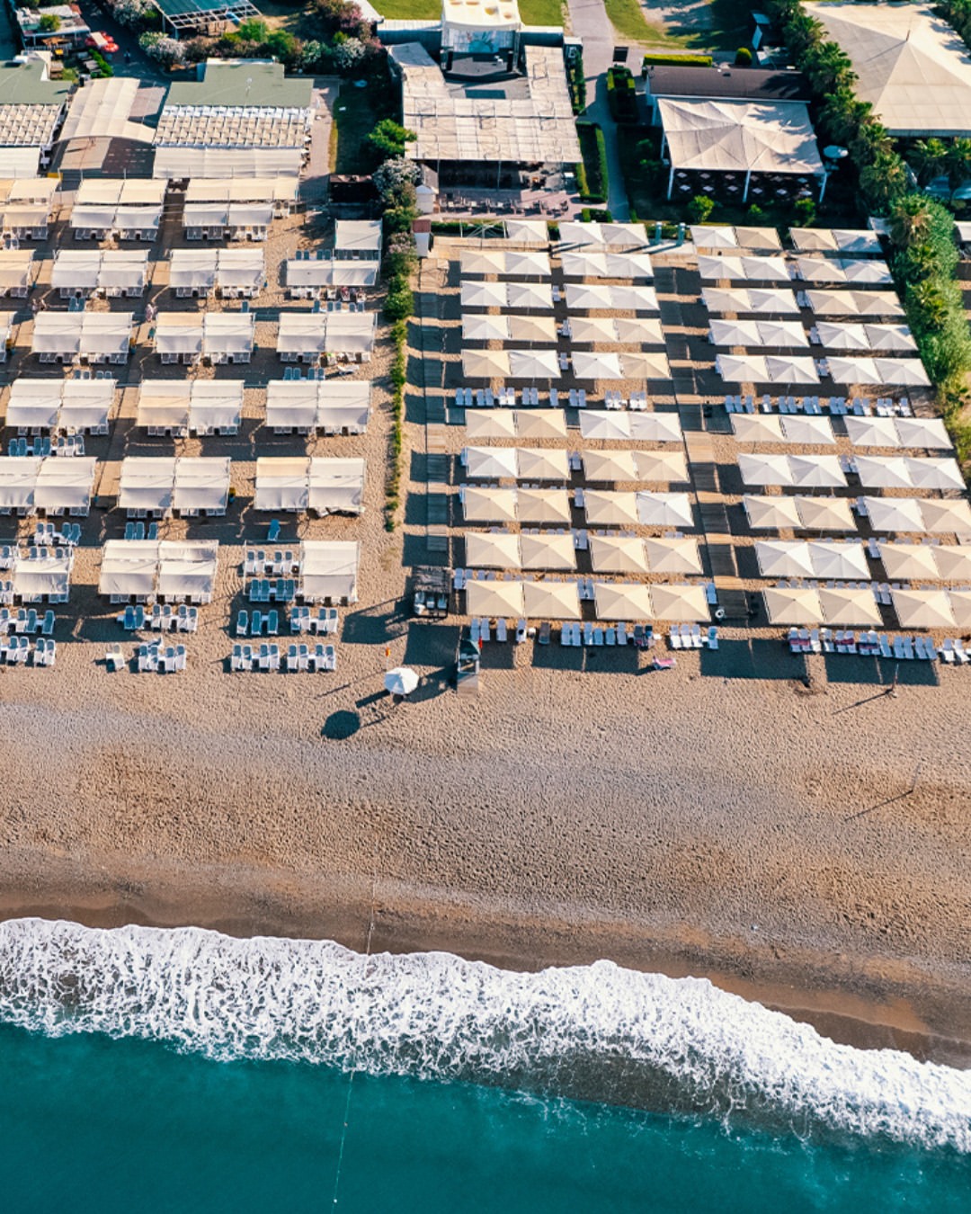 Port River Hotel & Spa'da Yaz Tatilinin Keyfi Plajda ve Açık Havuzda Başlıyor