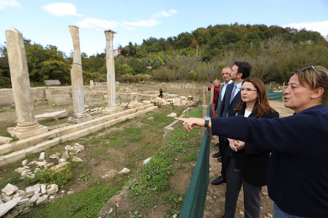 Amastris Antik Kenti'nde Devam Eden Kazı Çalışmaları Yerinde İncelendi