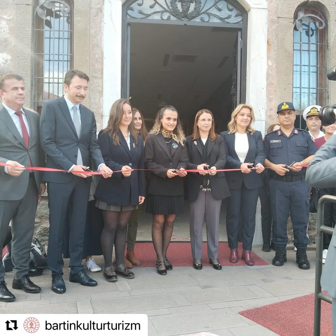 Bartın'da "Su Perisi Yeniden Doğuyor" Resim Sergisi Açıldı