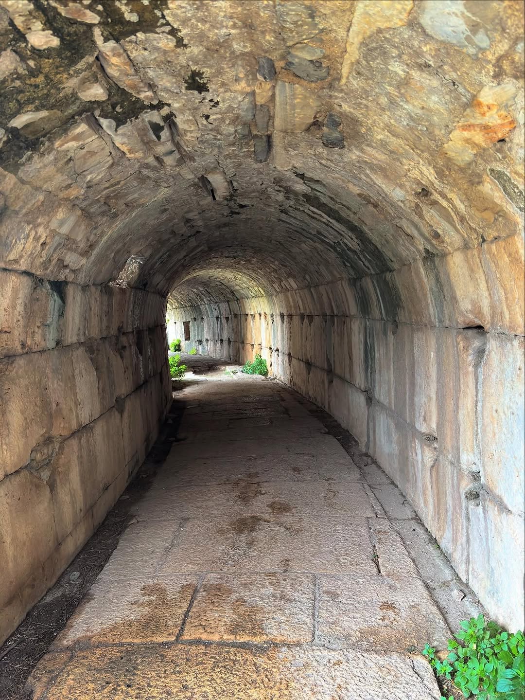 Milet Tiyatrosu'ndaki Tonozlu Geçitler Roma Mühendisliğini Gözler Önüne Seriyor