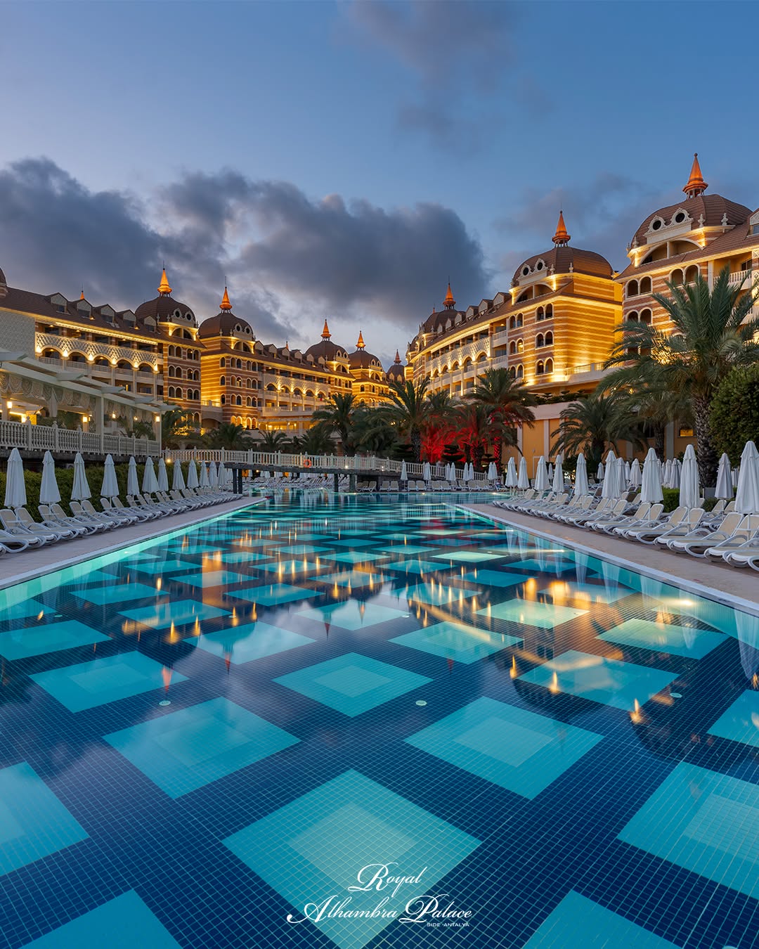 Alhambra Sarayı'nda Gün Batımının Büyüsü