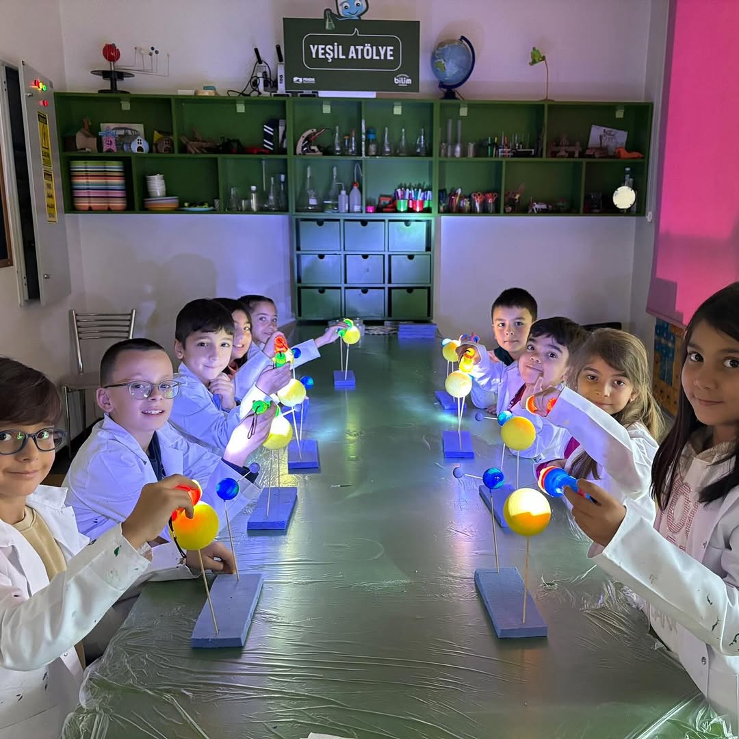 Pendik Bilim Merkezi'nde Öğrenciler Gece ve Gündüz Oluşumunu Keşfetti