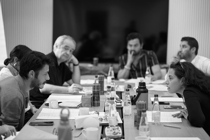 Hikmet Hükümenoğlu'nun İlk Oyunu "Fora", İstanbul Tiyatro Festivali'nde Sahnelenecek