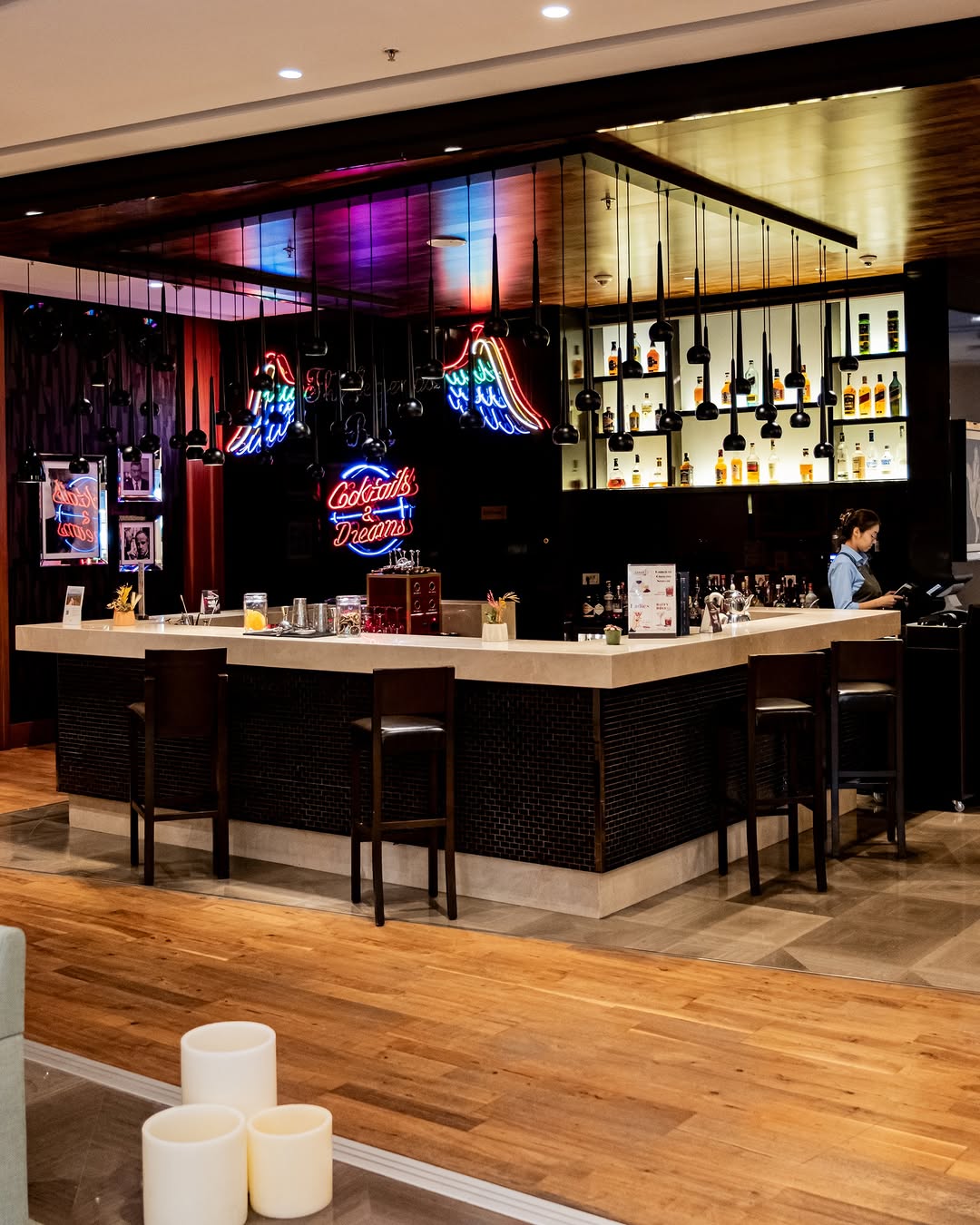 Sheraton İstanbul City Center'da Renkli Bir Mola Noktası: Legends Bar