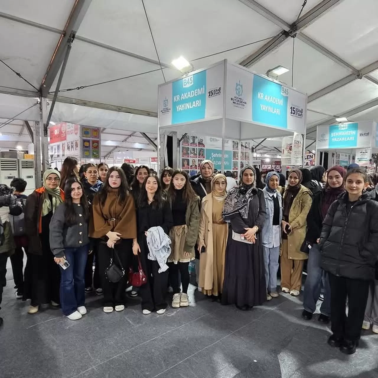 Darıcalı Gençler, Kocaeli 15. Kitap Fuarı'nı Ziyaret Etti
