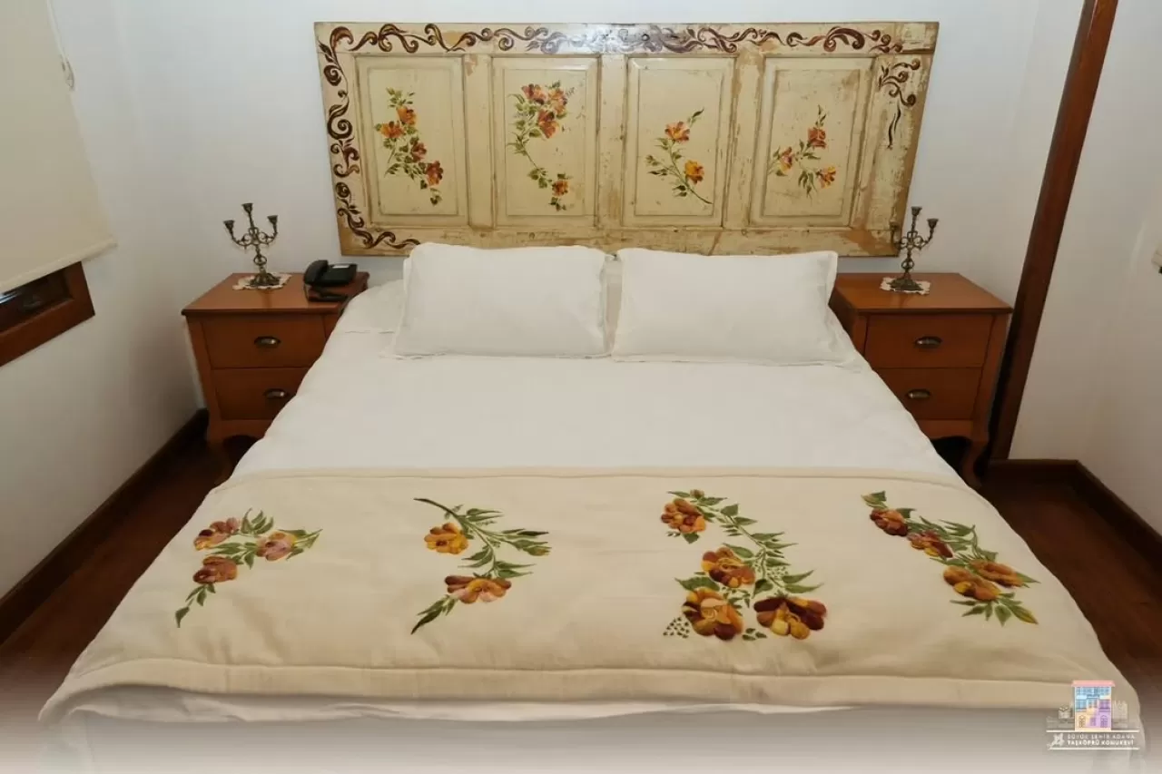 Adana Taşköprü Konukevi, Tarihi Dokuda Konaklama İmkanı Sunuyor