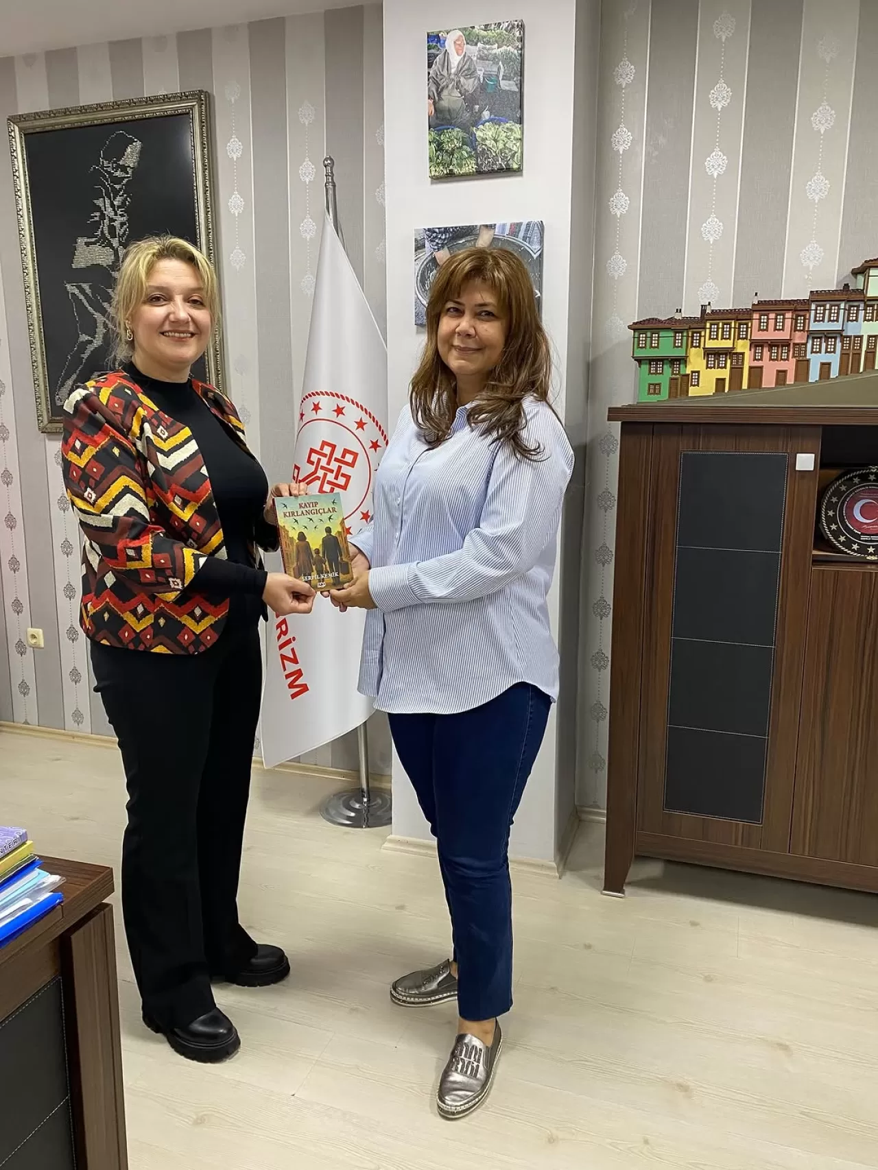 Bartın'da Tarihi Konak İşletmecisi Serpil Kemik'in İlk Kitabı Tanıtıldı