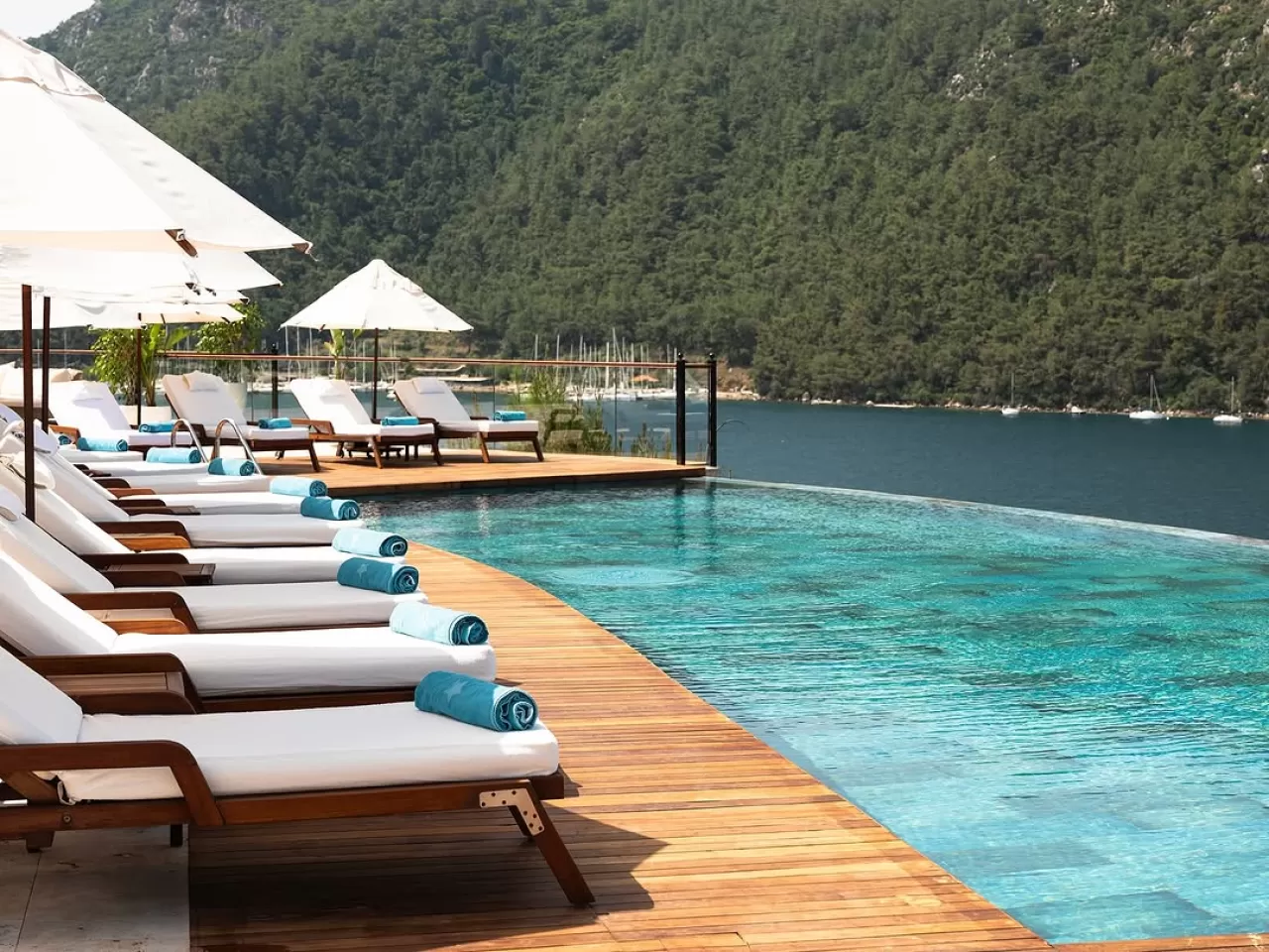 Marmaris'teki Angel's Otel, Yarımada Manzarası ile Dikkat Çekiyor