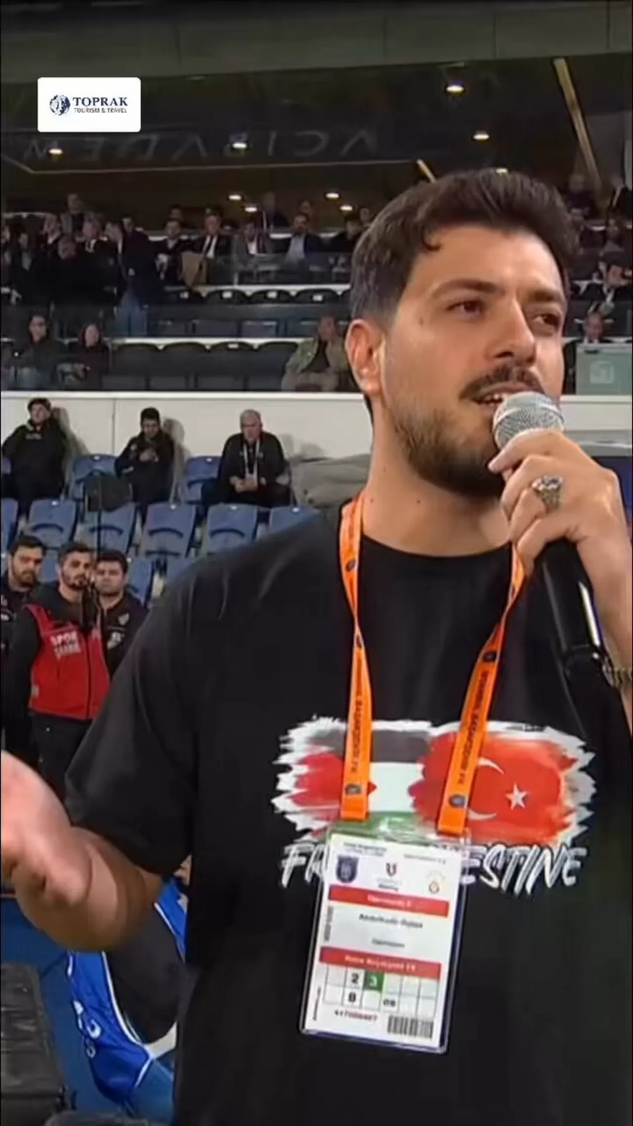 Toprak Turizm Yöneticisi, Maçta Filistin İçin Şiir Okudu