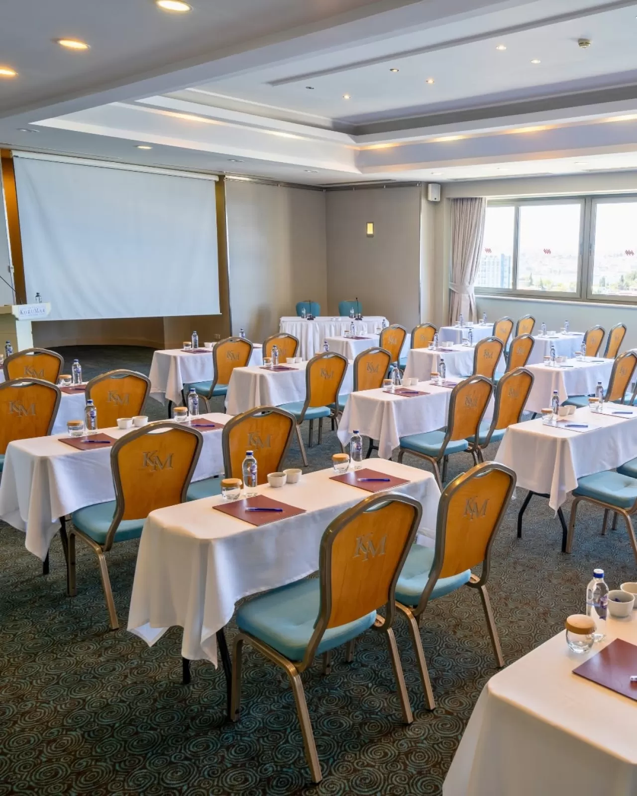 Korumar Hotel De Luxe, İş Toplantılarını Teknolojik Donanım ve Konforla Buluşturuyor